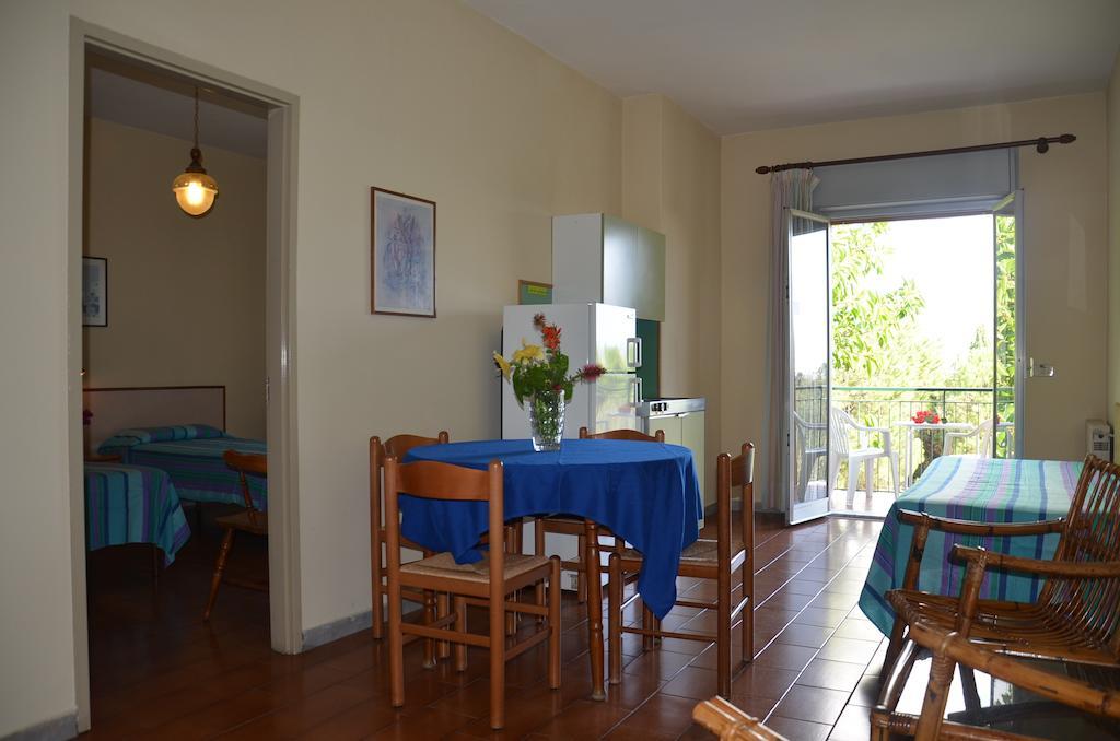 Villa Collina Giardini Naxos Pokoj fotografie